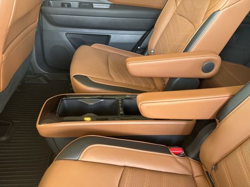 Used 2025 Nissan Pathfinder Platinum image 22