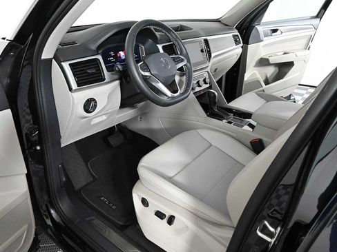 Certified 2023 Volkswagen Atlas SE w/ Panoramic Sunroof Package FWD image 19