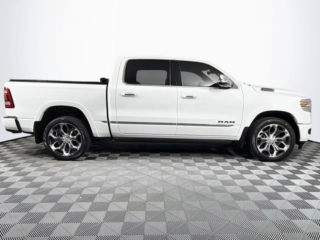Used 2022 RAM 1500 Limited w/ Body-Colour Bumper Group AWD/4WD image 26