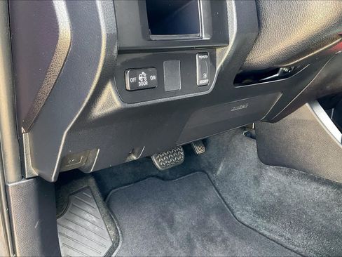 Used 2017 Toyota Tacoma SR5 w/ Tow Package RWD image 35