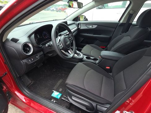 Used 2024 Kia Forte LXS w/ LXS Technology Package FWD image 8