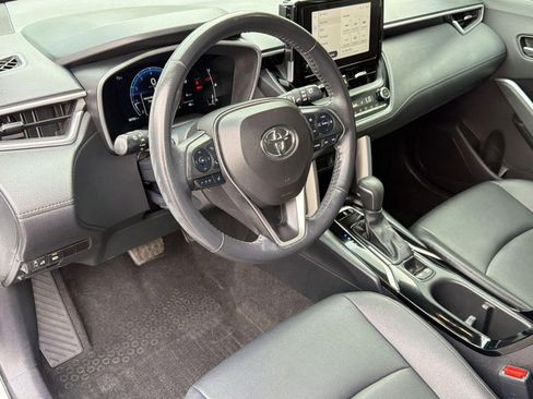 Used 2023 Toyota Corolla Cross XLE w/ Convenience Package AWD/4WD image 4