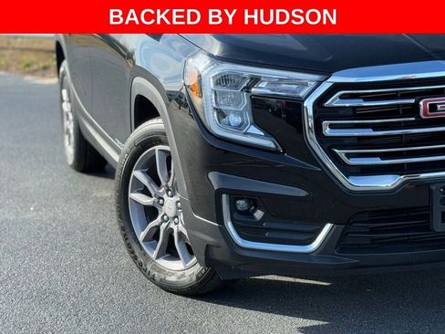 Used 2024 GMC Terrain SLT image 3