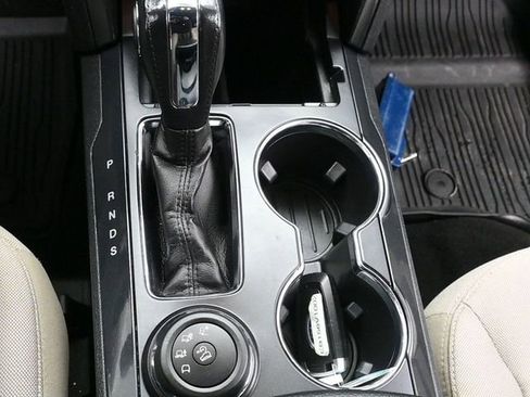 Used 2018 Ford Explorer XLT image 12