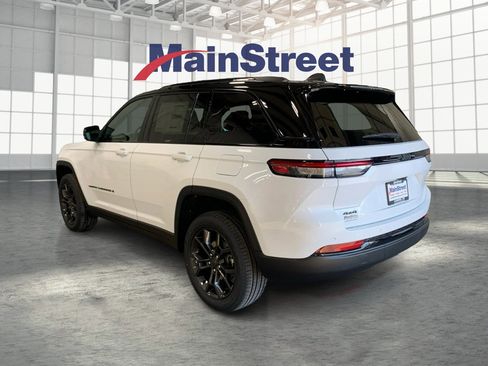 New 2025 Jeep Grand Cherokee Limited image 3