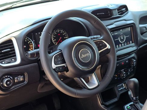 Used 2018 Jeep Renegade Latitude image 21