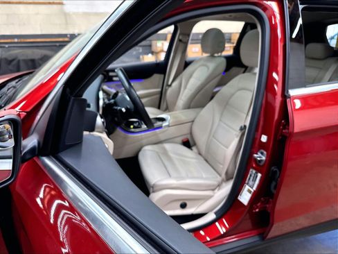 Used 2022 Mercedes-Benz GLC 300 4MATIC image 27