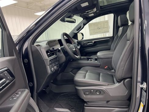 Used 2025 Chevrolet Suburban RST w/ Comfort Package image 20