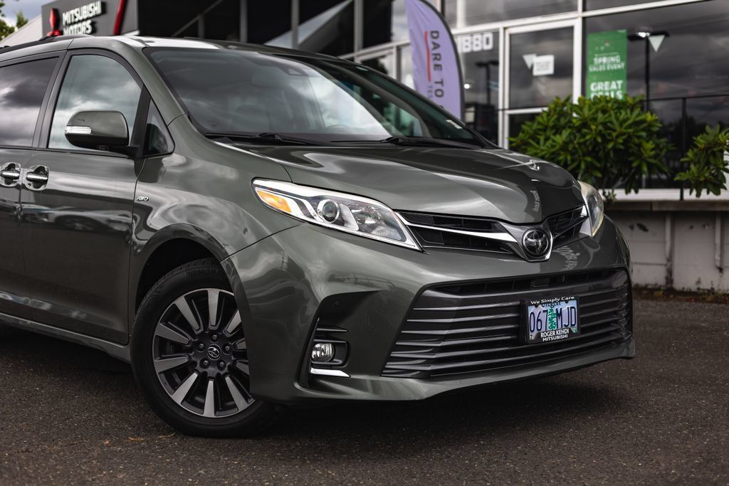 Used 2020 Toyota Sienna Limited AWD/4WD image 3