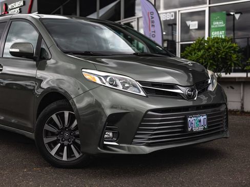 Used 2020 Toyota Sienna Limited AWD/4WD image 3