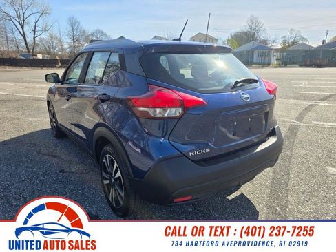 Used 2019 Nissan Kicks SV image 3