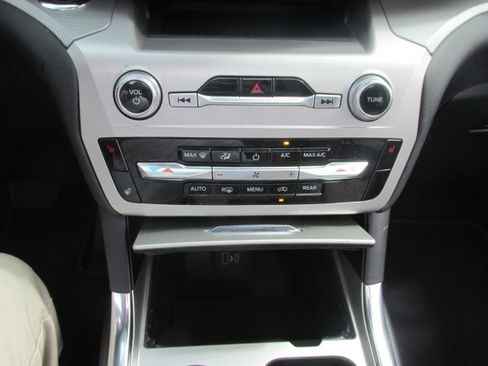 Used 2022 Ford Explorer XLT w/ Equipment Group 202A image 37