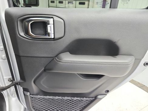 Used 2023 Jeep Gladiator Rubicon w/ LED Lighting Group AWD/4WD image 40