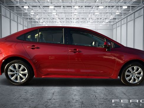 Used 2020 Toyota Corolla LE image 6