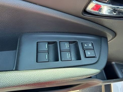 Used 2022 Honda Pilot EX-L image 2