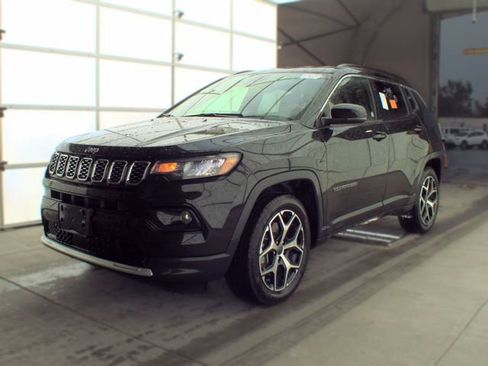 Used 2025 Jeep Compass Limited AWD/4WD image 2