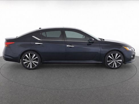 Used 2019 Nissan Altima 2.5 Platinum FWD image 4