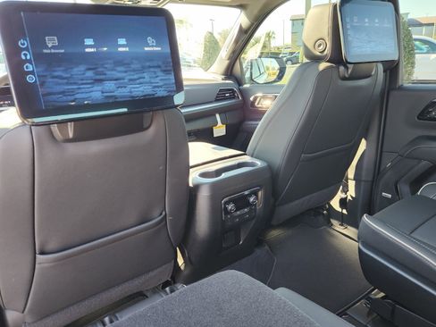 New 2026 Chevrolet Suburban Premier image 8