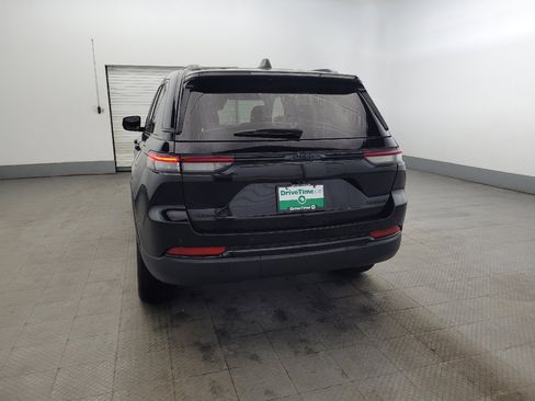 Used 2023 Jeep Grand Cherokee Limited w/ Black Appearance Package image 6