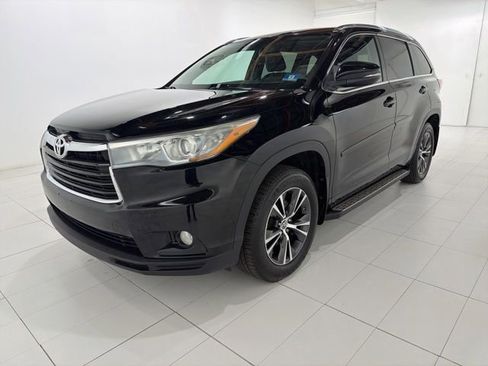 Used 2016 Toyota Highlander XLE AWD/4WD image 1