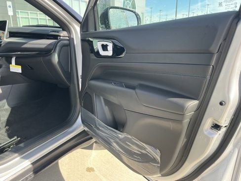 New 2026 Jeep Compass Limited image 19