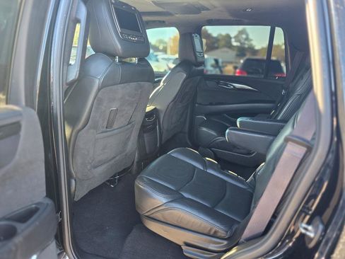 Used 2017 Cadillac Escalade Platinum image 7