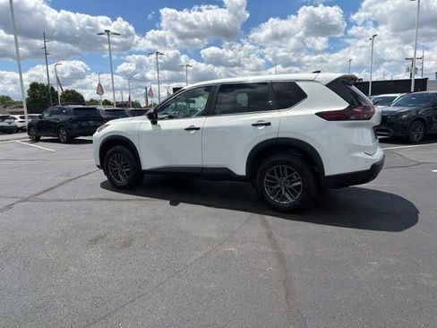 Used 2024 Nissan Rogue S AWD/4WD image 17