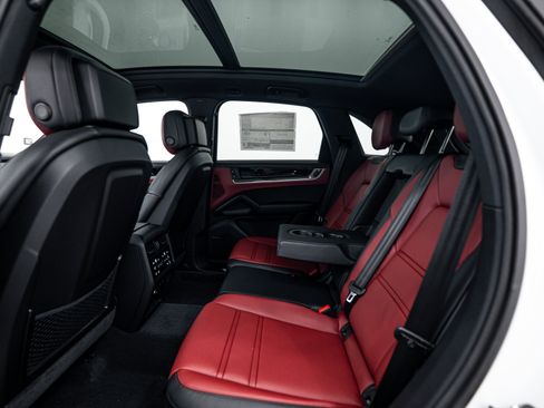 Certified 2026 Porsche Cayenne AWD/4WD image 21