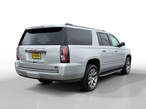 Used 2019 GMC Yukon XL Denali image 5