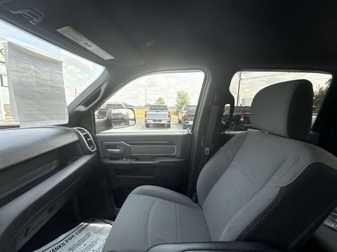 Used 2022 RAM 2500 Big Horn AWD/4WD image 30