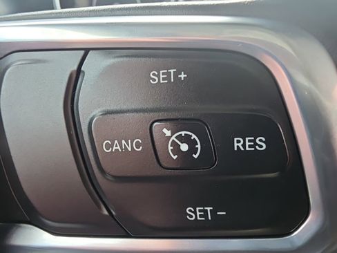 Used 2020 Jeep Gladiator Overland AWD/4WD image 22