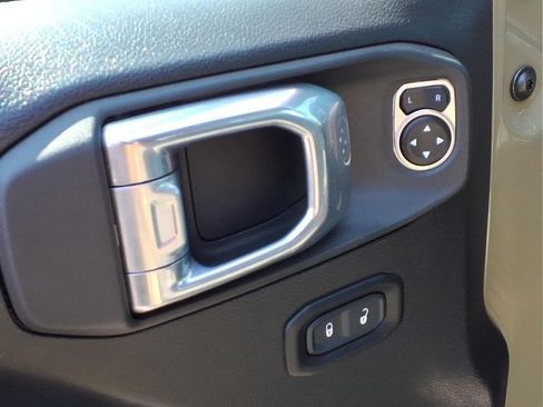 Used 2025 Jeep Gladiator Sport AWD/4WD image 19