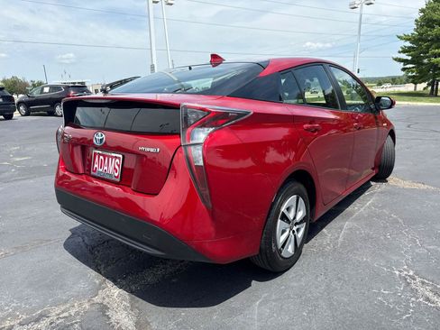 Used 2016 Toyota Prius Four FWD image 9