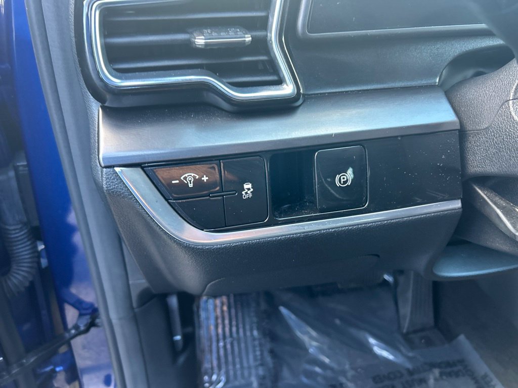 Used 2025 Kia Sportage EX FWD image 35