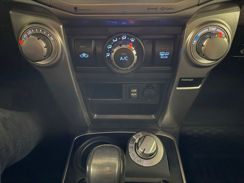 Used 2017 Toyota 4Runner SR5 AWD/4WD image 14