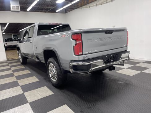 Used 2026 Chevrolet Silverado 3500 LTZ image 2