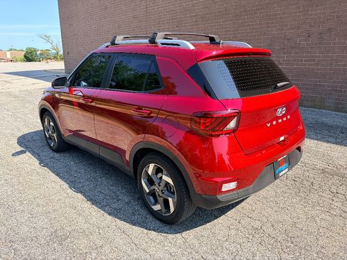 Used 2025 Hyundai Venue SEL FWD image 3