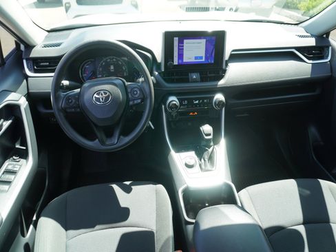 Used 2023 Toyota RAV4 LE AWD/4WD image 2