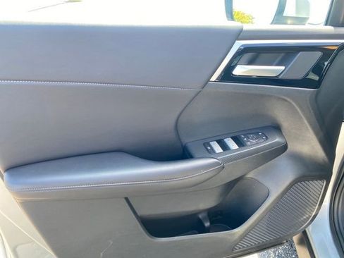 Used 2024 Mitsubishi Outlander SE Black Edition image 17