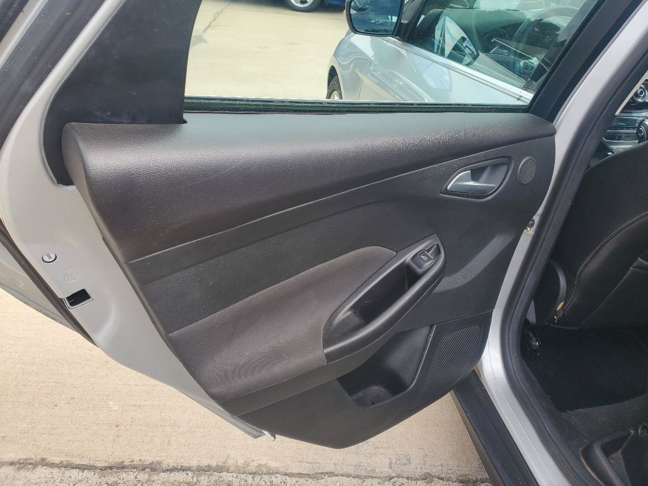 Used 2014 Ford Focus Titanium FWD image 14