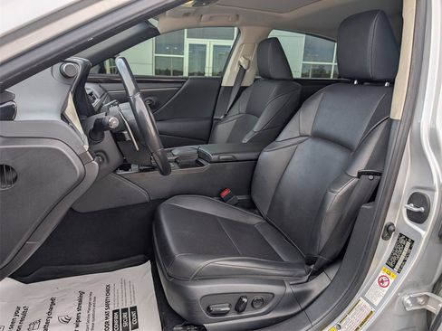 Used 2019 Lexus ES 300h image 11
