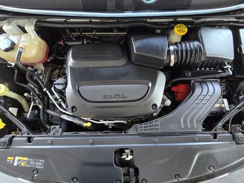 Certified 2022 Chrysler Pacifica Touring-L FWD image 27