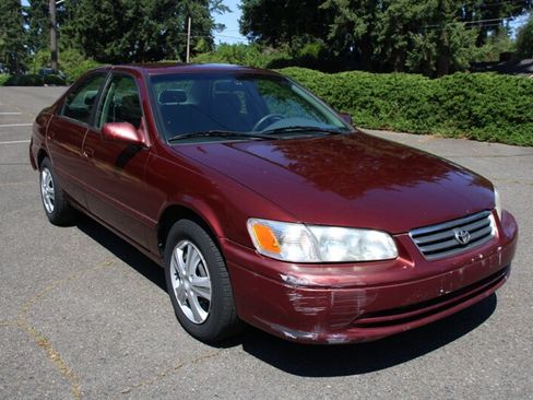 Used 2000 Toyota Camry LE FWD image 2