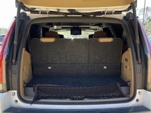 Used 2019 Cadillac Escalade Platinum image 5