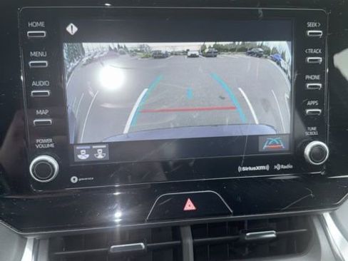 Used 2021 Toyota Venza XLE image 3