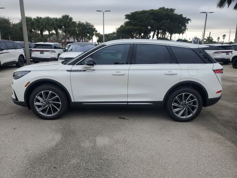 New 2025 Lincoln Corsair FWD w/ Equipment Group 101A image 3