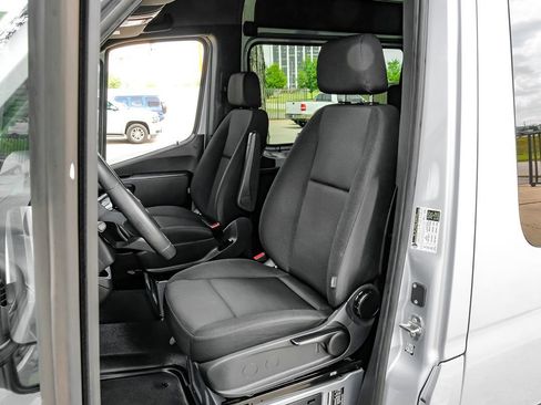 Used 2025 Mercedes-Benz Sprinter 2500 image 23