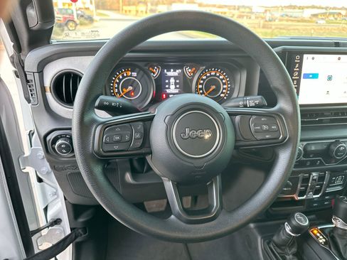 New 2025 Jeep Gladiator Sport image 14