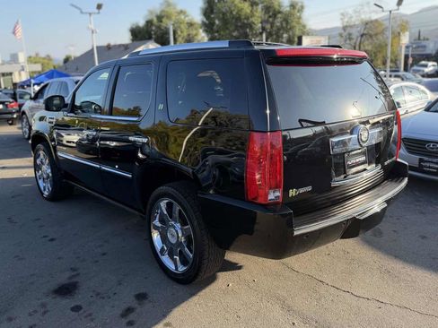 Used 2011 Cadillac Escalade 4WD Hybrid image 4