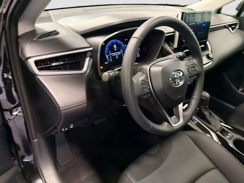 Used 2025 Toyota Corolla Cross XLE image 9